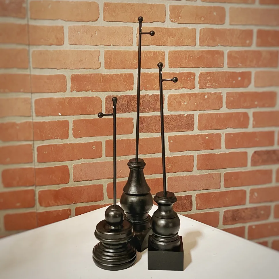 Mini Gallery & Charm Stake, Black